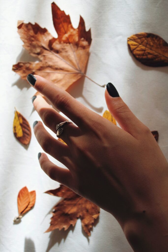 Montreal&#8217;s Hottest Nail Trends 2023 &#8211; From Burnt Orange to Forest Green