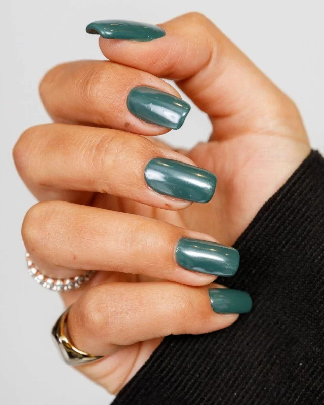 Beautiful in Green. Book now! 💚

Nails by: @nadia.gerdel