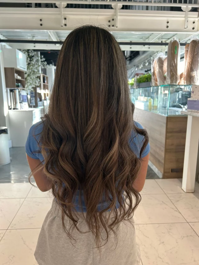 Swipe to see the difference! From natural waves to beautifully styled, voluminous curls and balayage, @alex_rochon_ worked her magic once again. 🪄 

Ready to transform your look? Book your appointment today.